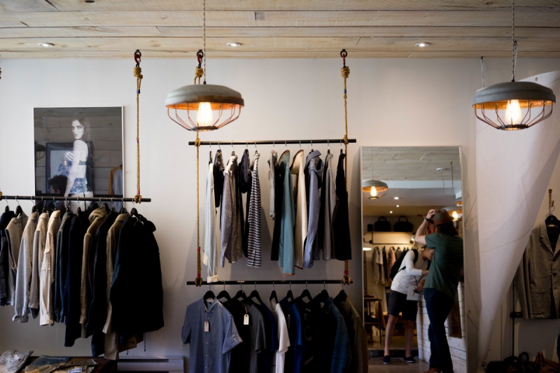 magasin-LA COLLE SUR LOUP-min_clothing_store_shop_boutique_men's_fashion_clothes_business_retail_shopping-1062572
