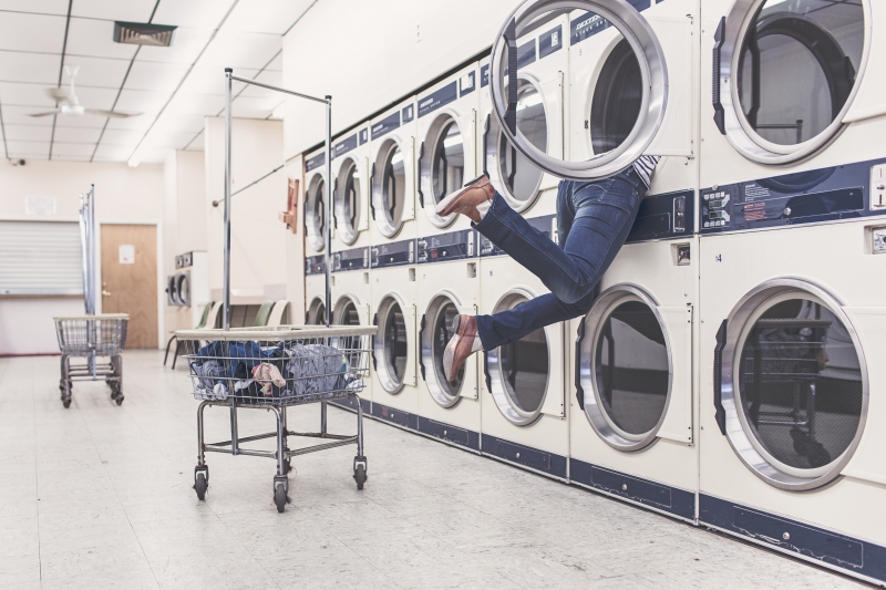 magasin-LA COLLE SUR LOUP-min_people-woman-laundry-laundromat-interior-design-art-946996-pxhere.com