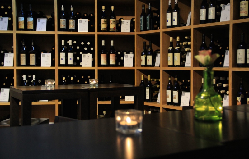 magasin-LA COLLE SUR LOUP-min_wine_vinorama_wine_bottle_cellar_red_wine_wines_storage_wine_rack-1077047